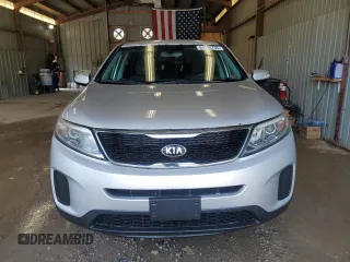 2014 Kia Sorento LX z VIN 5XYKTCA69EG511440, wystawiony jako Copart lot #61720795 z przebiegiem 117 861 mil mil oraz Czysty tytuł • Clean title. Historia ofert i sprzedaży dostępna na DreamBid. Obrazek 5.