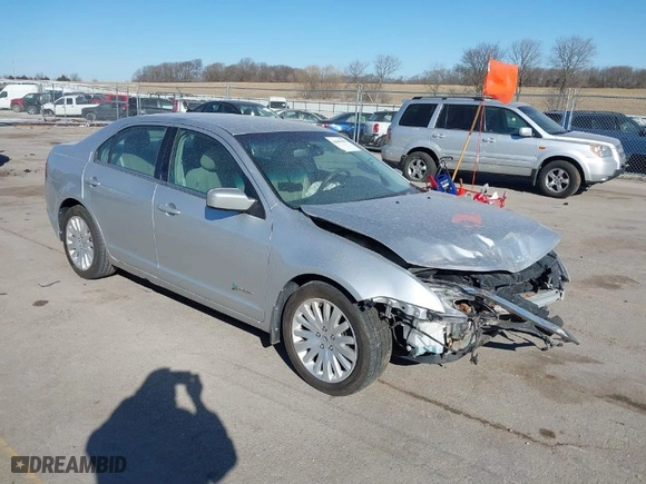 2011 Ford Fusion Hybrid with VIN 3FADP0L38BR302907, listed as a IAAI auction lot 41805491 with 197,453 mi miles. Bid and sale history available at carsss.com. Image 1.