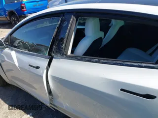 2023 Tesla Model 3 z VIN 5YJ3E1EA4PF482005, wystawiony jako IAAI lot #41363157 z przebiegiem 26 013 mil mil oraz . Historia ofert i sprzedaży dostępna na DreamBid. Obrazek 13.