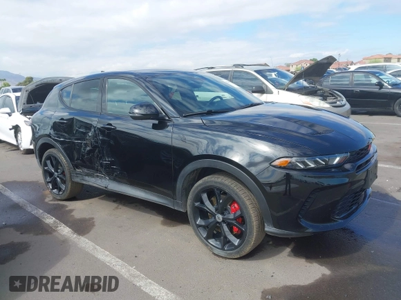 2024 Dodge Hornet GT z VIN ZACNDFAN8R3A14928, wystawiony jako IAAI lot #42387134 z przebiegiem 27 254 mil mil oraz . Historia ofert i sprzedaży dostępna na DreamBid. Obrazek 1.