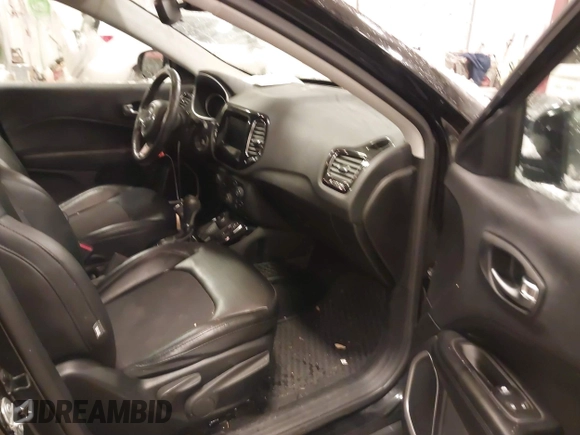 2019 Jeep Compass Latitude with VIN 3C4NJDBB0KT838995, listed as a IAAI auction lot 41278070 with 55,850 mi miles. Bid and sale history available at carsss.com. Image 5.