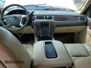 2008 GMC Sierra Denali z VIN 2GTEK638081191312, wystawiony jako Copart lot #63516914 z przebiegiem 261 810 mil mil oraz Szkody całkowita. Historia ofert i sprzedaży dostępna na DreamBid. Obrazek 8.