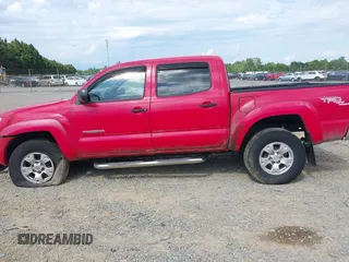 2006 Toyota Tacoma PreRunner z VIN 5TEJU62N26Z220964, wystawiony jako IAAI lot #42234492 z przebiegiem 224 659 mil mil oraz . Historia ofert i sprzedaży dostępna na DreamBid. Obrazek 14.