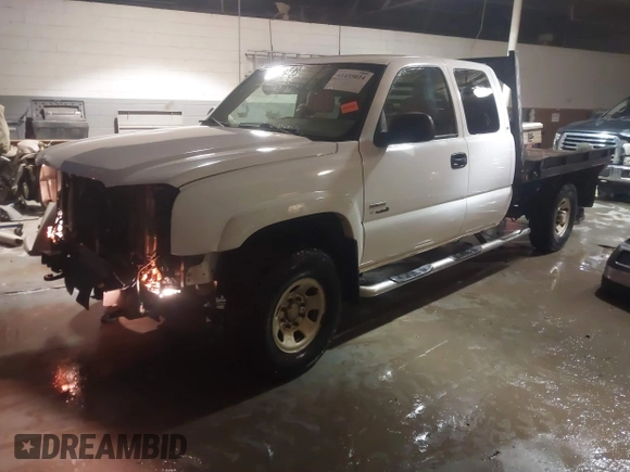 2004 Chevrolet Silverado 3500 z VIN 1GCHK39284E265681, wystawiony jako IAAI lot #41435024 z przebiegiem 305 340 mil mil oraz . Historia ofert i sprzedaży dostępna na DreamBid. Obrazek 18.