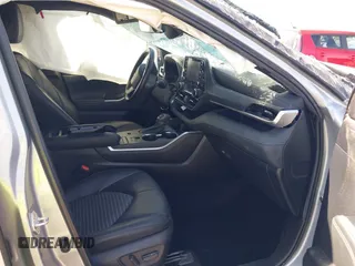 2022 Toyota Highlander XSE with VIN 5TDJZRAH8NS112035, listed as a IAAI auction lot 41840559 with 19,647 mi miles and . Bid and sale history available at DreamBid. Image 5.