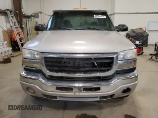 2005 GMC Sierra 3500 DRW SL z VIN 1GTHK33225F889643, wystawiony jako Copart lot #80901154 z przebiegiem Nie podano mil oraz Szkody całkowita. Historia ofert i sprzedaży dostępna na DreamBid. Obrazek 5.