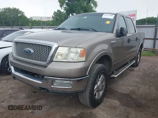 2004 Ford F-150 XLT z VIN 1FTPW14554KB11422, wystawiony jako IAAI lot #42651609 z przebiegiem 238 157 mil mil oraz . Historia ofert i sprzedaży dostępna na DreamBid. Obrazek 2.