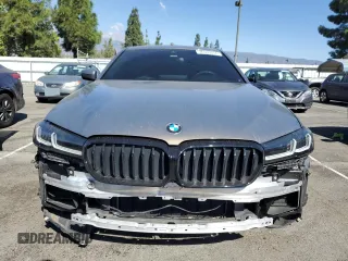 2022 BMW 5 Series M550i xDrive z VIN WBA13BK0XNCJ23778, wystawiony jako Copart lot #76946634 z przebiegiem 24 889 mil mil oraz Szkoda całkowita • Salvage title. Historia ofert i sprzedaży dostępna na DreamBid. Obrazek 5.