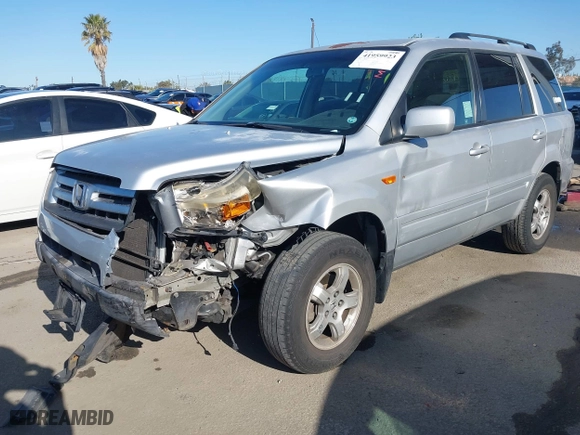 2008 Honda Pilot SE with VIN 5FNYF28318B006625, listed as a IAAI auction lot 41959923 with 140,258 mi miles. Bid and sale history available at carsss.com. Image 17.