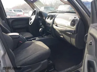2004 Jeep Liberty Sport with VIN 1J4GL48K04W150870, listed as a IAAI auction lot 41640061 with 183,624 mi miles. Bid and sale history available at carsss.com. Image 5.
