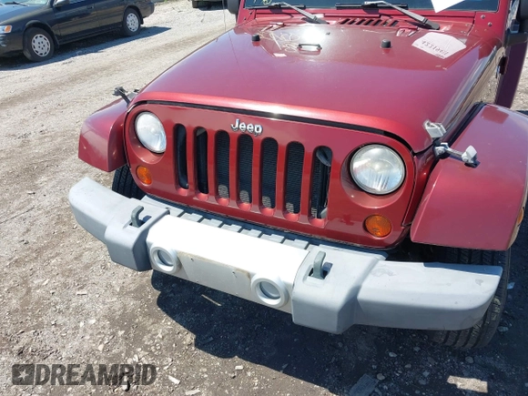 2010 Jeep Wrangler Sahara z VIN 1J4GA5D16AL227053, wystawiony jako IAAI lot #42219421 z przebiegiem 67 174 mil mil oraz . Historia ofert i sprzedaży dostępna na DreamBid. Obrazek 6.