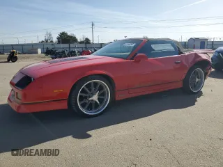 1987 Chevrolet Camaro z VIN 1G1FP31H2HN154812, wystawiony jako Copart lot #52540285 z przebiegiem 80 037 mil mil oraz Szkoda całkowita • Salvage title. Historia ofert i sprzedaży dostępna na DreamBid. Obrazek 1.