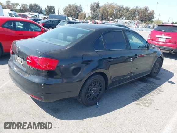 2011 Volkswagen Jetta Sedan SE w/Convenience & Sunroof PZEV with VIN 3VWDZ7AJ2BM133265, listed as a IAAI auction lot 41974851 with 115,144 mi miles. Bid and sale history available at carsss.com. Image 4.