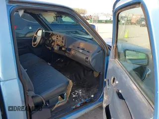 1996 Chevrolet Silverado 1500 with VIN 1GCEC14W2TZ142772, listed as a IAAI auction lot 41986326 with 249,738 mi miles and . Bid and sale history available at DreamBid. Image 5.