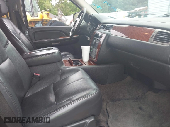 2008 Chevrolet Avalanche 2LT with VIN 3GNFK12388G232779, listed as a IAAI auction lot 42461591 with 260,221 mi miles and . Bid and sale history available at DreamBid. Image 5.