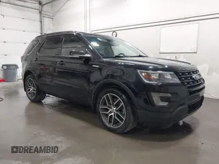 2017 Ford Explorer Sport z VIN 1FM5K8GT1HGB00329, wystawiony jako IAAI lot #42702719 z przebiegiem 102 877 mil mil oraz . Historia ofert i sprzedaży dostępna na DreamBid. Obrazek 1.