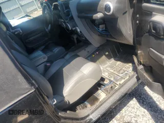 2010 Jeep Wrangler Sahara z VIN 1J4AA5D10AL204437, wystawiony jako Copart lot #50743665 z przebiegiem 211 585 mil mil oraz Szkoda całkowita • Salvage title. Historia ofert i sprzedaży dostępna na DreamBid. Obrazek 8.