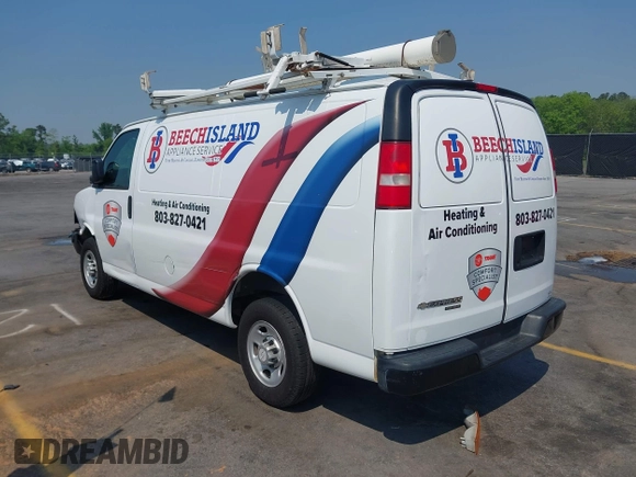 2015 Chevrolet Express Cargo Van with VIN 1GCWGFCF8F1255703, listed as a IAAI auction lot 41995763 with 215,212 mi miles. Bid and sale history available at carsss.com. Image 3.