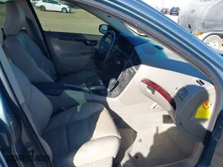 2004 Volvo S60 with VIN YV1RS59VX42390431, listed as a IAAI auction lot 41663179 with 252,527 mi miles. Bid and sale history available at carsss.com. Image 5.