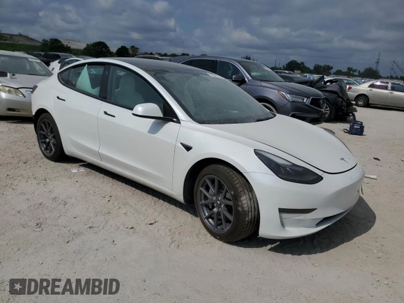 2021 Tesla Model 3 Standard Range Plus z VIN 5YJ3E1EA7MF084900, wystawiony jako Copart lot #53090765 z przebiegiem 42 226 mil mil oraz Nie do naprawy. Historia ofert i sprzedaży dostępna na DreamBid. Obrazek 4.