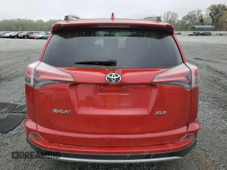 2016 Toyota RAV4 XLE z VIN JTMWFREV7GJ094335, wystawiony jako Copart lot #51261185 z przebiegiem 63 319 mil mil oraz Szkoda całkowita • Salvage title. Historia ofert i sprzedaży dostępna na DreamBid. Obrazek 6.