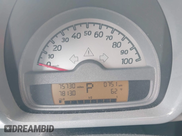 2009 Smart fortwo Pure z VIN WMEEJ31X99K209322, wystawiony jako IAAI lot #42465179 z przebiegiem 75 730 mil mil oraz . Historia ofert i sprzedaży dostępna na DreamBid. Obrazek 7.