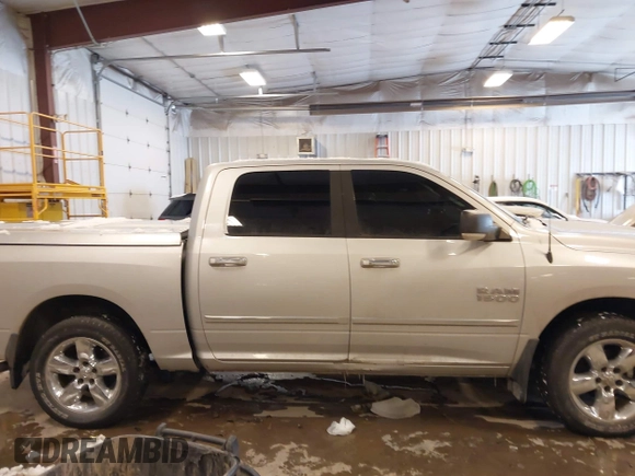 2015 Ram 1500 Big Horn with VIN 1C6RR7LG7FS612067, listed as a IAAI auction lot 41596673 with 200,743 mi miles. Bid and sale history available at carsss.com. Image 13.