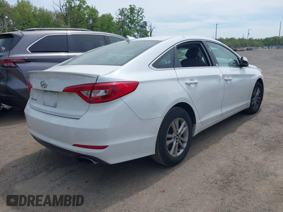 2017 Hyundai Sonata 2.4L z VIN 5NPE24AF8HH552970, wystawiony jako IAAI lot #42075452 z przebiegiem 116 714 mil mil oraz . Historia ofert i sprzedaży dostępna na DreamBid. Obrazek 4.