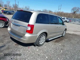 2013 Chrysler Town & Country Touring with VIN 2C4RC1BG8DR722584, listed as a IAAI auction lot 41854772 with 84,453 mi miles. Bid and sale history available at carsss.com. Image 4.