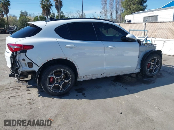 2019 Alfa Romeo Stelvio Ti Lusso z VIN ZASPAKBN1K7C36934, wystawiony jako IAAI lot #41534732 z przebiegiem Nie podano mil oraz . Historia ofert i sprzedaży dostępna na DreamBid. Obrazek 4.