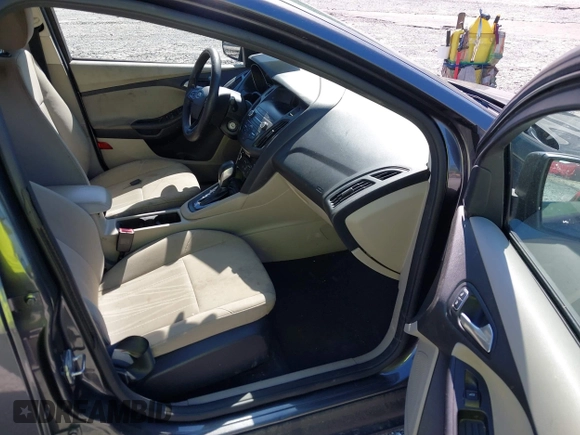 2018 Ford Focus SE z VIN 1FADP3FE1JL238012, wystawiony jako IAAI lot #42185232 z przebiegiem 143 687 mil mil oraz . Historia ofert i sprzedaży dostępna na DreamBid. Obrazek 5.