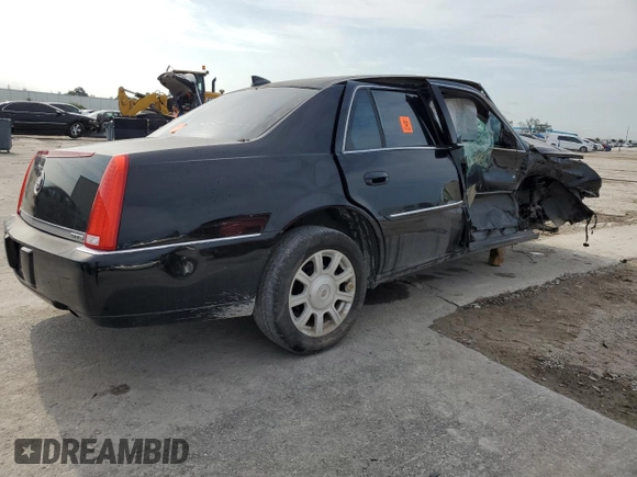 2010 Cadillac DTS 1SA z VIN 1G6KA5EY1AU116600, wystawiony jako Copart lot #71453974 z przebiegiem 111 626 mil mil oraz Szkoda całkowita • Salvage title. Historia ofert i sprzedaży dostępna na DreamBid. Obrazek 3.