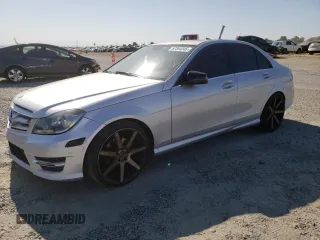2013 Mercedes-Benz C 250 Sport с VIN WDDGF4HB1DR290685, выставлен на аукционе Copart как лот 62384345 с пробегом 124 584 миль миль и Списание • Salvage title. История ставок и продаж доступна на DreamBid. Изображение 1.