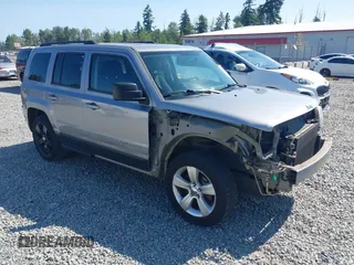 2016 Jeep Patriot Latitude z VIN 1C4NJPFA2GD633341, wystawiony jako IAAI lot #42403814 z przebiegiem 98 768 mil mil oraz . Historia ofert i sprzedaży dostępna na DreamBid. Obrazek 1.