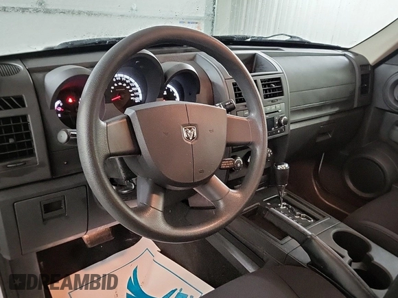 2011 Dodge Nitro SE z VIN 1D4PT2GK2BW589063, wystawiony jako IAAI lot #42408917 z przebiegiem 160 504 mil mil oraz . Historia ofert i sprzedaży dostępna na DreamBid. Obrazek 54.
