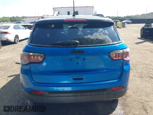 2018 Jeep Compass Latitude with VIN 3C4NJCBB7JT327275, listed as a IAAI auction lot 40176960 with 74,320 mi miles. Bid and sale history available at carsss.com. Image 17.