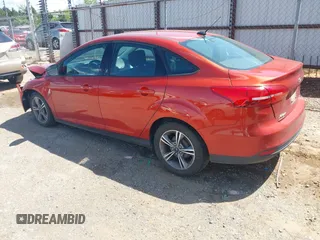 2018 Ford Focus SE z VIN 1FADP3F26JL321831, wystawiony jako IAAI lot #42085951 z przebiegiem 87 729 mil mil oraz . Historia ofert i sprzedaży dostępna na DreamBid. Obrazek 3.