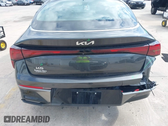 2025 Kia K5 LXS z VIN KNAG24J78S5275906, wystawiony jako IAAI lot #42006110 z przebiegiem 14 391 mil mil oraz . Historia ofert i sprzedaży dostępna na DreamBid. Obrazek 16.