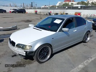 2002 BMW 3 Series 325i with VIN WBAET374X2NH01044, listed as a IAAI auction lot 42021446 with 257,712 mi miles. Bid and sale history available at carsss.com. Image 2.
