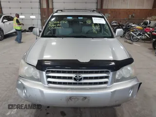 2003 Toyota Highlander z VIN JTEHF21A630100270, wystawiony jako IAAI lot #42426092 z przebiegiem 295 290 mil mil oraz . Historia ofert i sprzedaży dostępna na DreamBid. Obrazek 12.