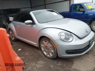 2013 Volkswagen Beetle 2.5L с VIN 3VW5X7AT7DM816111, выставлен на аукционе IAAI как лот 41556528 с пробегом 123 133 миль миль и . История ставок и продаж доступна на DreamBid. Изображение 1.