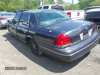 2000 Ford Crown Victoria LX с VIN 2FAFP74W4YX116561, выставлен на аукционе IAAI как лот 42101875 с пробегом Не указан миль и . История ставок и продаж доступна на DreamBid. Изображение 3.