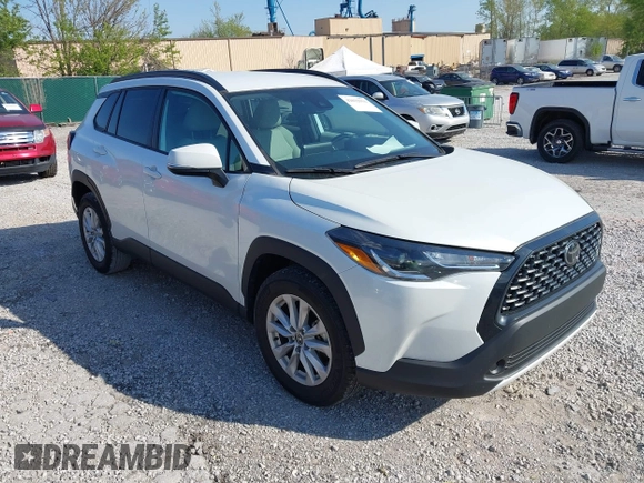 2022 Toyota Corolla Cross LE z VIN 7MUCAAAG3NV012231, wystawiony jako IAAI lot #42022931 z przebiegiem 30 335 mil mil oraz . Historia ofert i sprzedaży dostępna na DreamBid. Obrazek 1.