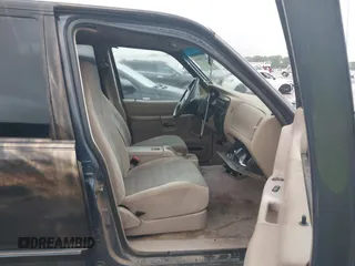 2000 Ford Explorer XLS z VIN 1FMZU62X7YZB81285, wystawiony jako IAAI lot #42720506 z przebiegiem 92 852 mil mil oraz . Historia ofert i sprzedaży dostępna na DreamBid. Obrazek 5.