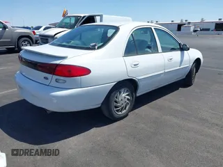 1998 Ford Escort SE z VIN 1FAFP13P3WW122027, wystawiony jako IAAI lot #42110008 z przebiegiem 97 889 mil mil oraz . Historia ofert i sprzedaży dostępna na DreamBid. Obrazek 4.