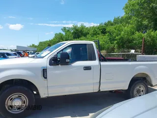 2019 Ford Super Duty F-250 SRW XL with VIN 1FTBF2A64KED15573, listed as a IAAI auction lot 42090750 with 44,742 mi miles. Bid and sale history available at carsss.com. Image 14.