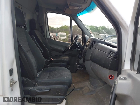 2016 Mercedes-Benz Sprinter Cargo with VIN WD3PE7DD5GP319654, listed as a IAAI auction lot 42169240 with 264,577 mi miles. Bid and sale history available at carsss.com. Image 5.