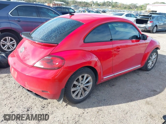 2018 Volkswagen Beetle S z VIN 3VWFD7AT5JM725878, wystawiony jako IAAI lot #41743855 z przebiegiem 108 068 mil mil oraz . Historia ofert i sprzedaży dostępna na DreamBid. Obrazek 4.