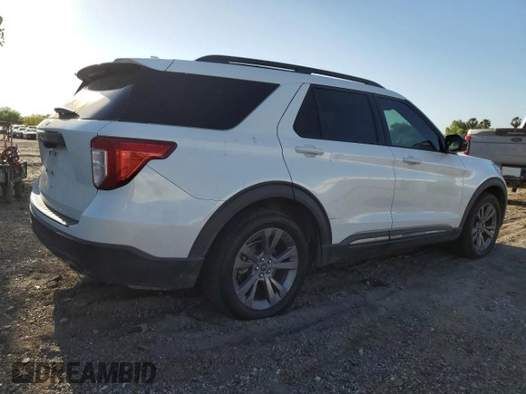 2022 Ford Explorer XLT z VIN 1FMSK7DH9NGB10471, wystawiony jako Copart lot #53174495 z przebiegiem 62 667 mil mil oraz Szkoda całkowita • Salvage title. Historia ofert i sprzedaży dostępna na DreamBid. Obrazek 3.