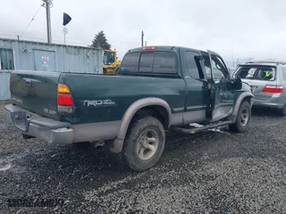 2000 Toyota Tundra Limited with VIN 5TBBT4812YS031675, listed as a IAAI auction lot 41626727 with 257,195 mi miles. Bid and sale history available at carsss.com. Image 4.